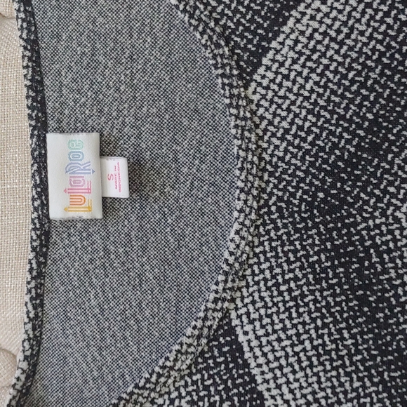 5/$25 Lularoe Irma Tunic Top Small Black White Gray - Picture 2 of 5